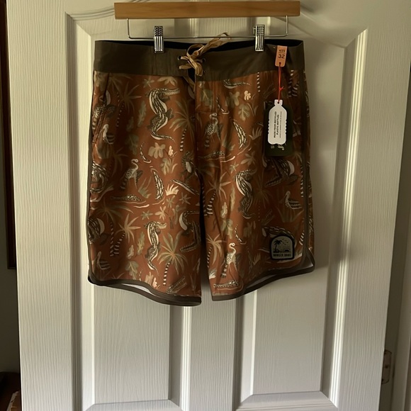 Brand New. Never Worn Howler Brothers Stretch Bruja Boardshortd Lazy Gator . - Picture 2 of 8
